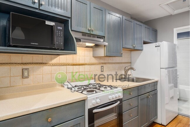 Building Photo - Quiet 2nd-Floor 1BR Condo – Updated Bath, Pet Friendly & Easy NYC Commute