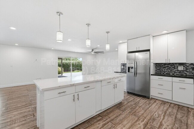 Building Photo - 207 E El Caminito Dr