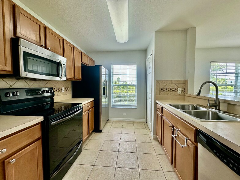 Building Photo - 9077 Gervais Cir