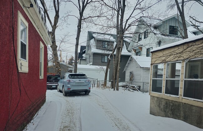 Building Photo - Great House Available in DINKYTOWN