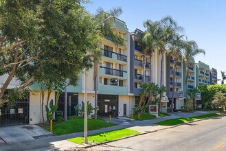 Building Photo - Catalina Gardens