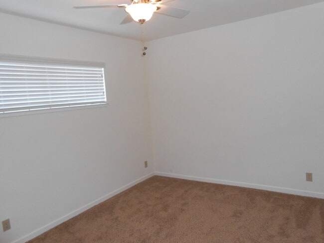 Building Photo - Cute 2 Bedroom, 1 Bathroom Home in the orc...