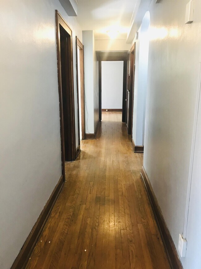 Building Photo - 727 N Capitol Ave