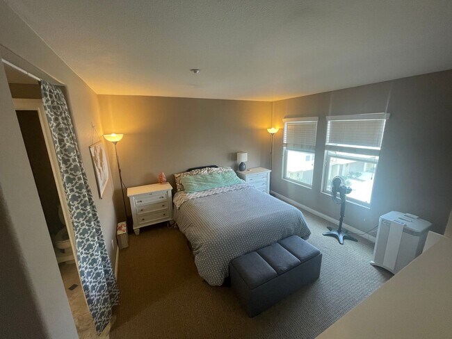 Building Photo - Beautiful and Modern Townhome in The Bay at Point Loma Condominiums