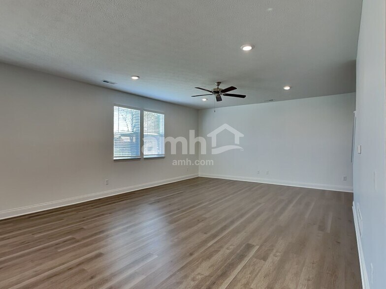 Building Photo - 204 Kramer Mills Dr