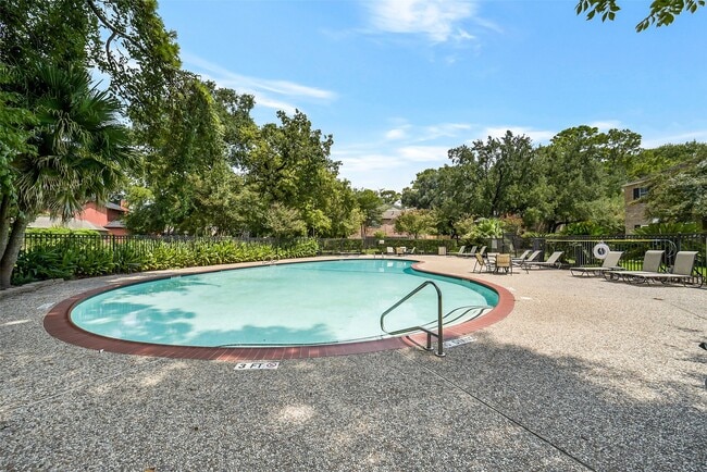 Building Photo - 923 Wax Myrtle Ln