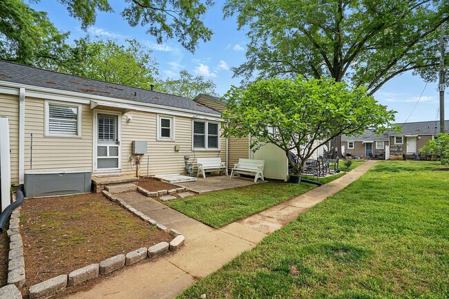 Building Photo - Fully Furnished Home, CONVENIENT LOCATION