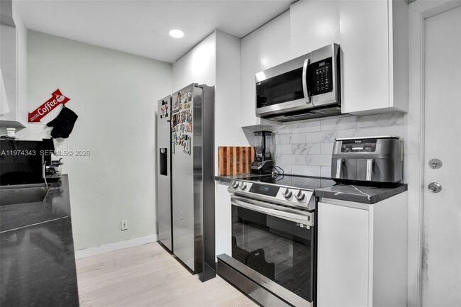 Building Photo - 850 Sorrento Dr