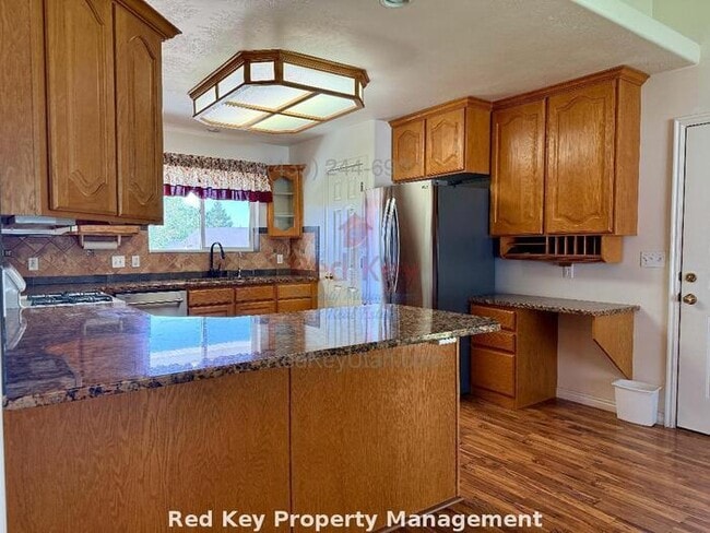 Building Photo - Breeze Cir Single Family Home