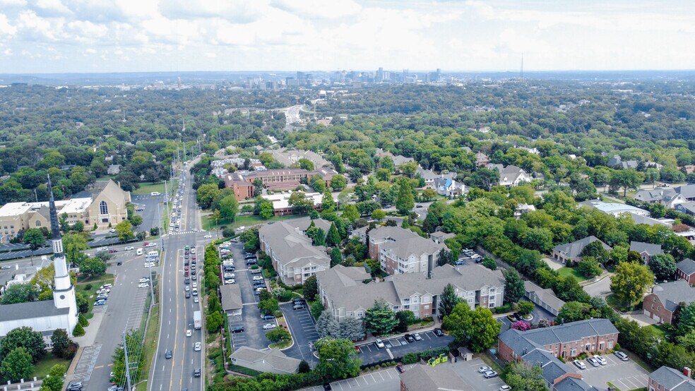 Close Proximity to Downtown - 2025 Woodmont Blvd