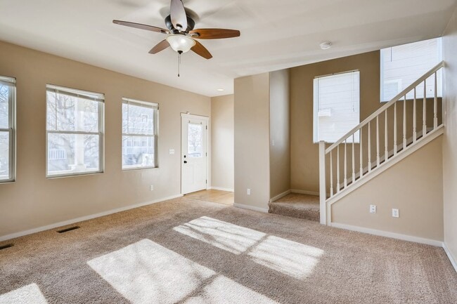 Building Photo - $2170 | 3BR / 3.5BA | Pet Friendly Townhou...