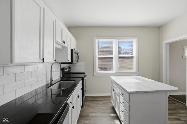 Building Photo - 510 N Beville Ave