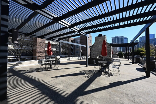 Building Photo - Spacious Germantown Gem!