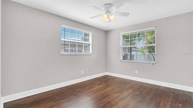 Building Photo - 203 80th Ave N