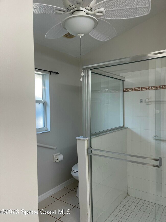 Building Photo - 2071 12 Oaks Dr SE