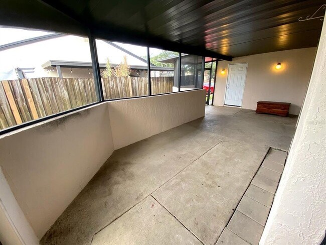 Building Photo - 755 Golden Sunshine Cir