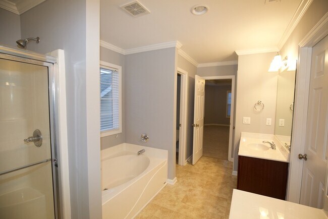 Building Photo - 7897 The Lakes Point