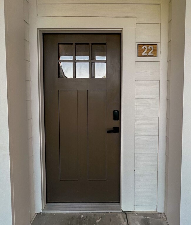 Building Photo - 206 Town Center Dr