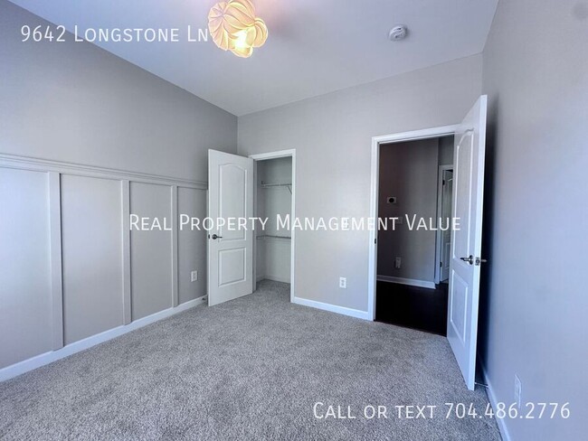 Building Photo - 9642 Longstone Ln