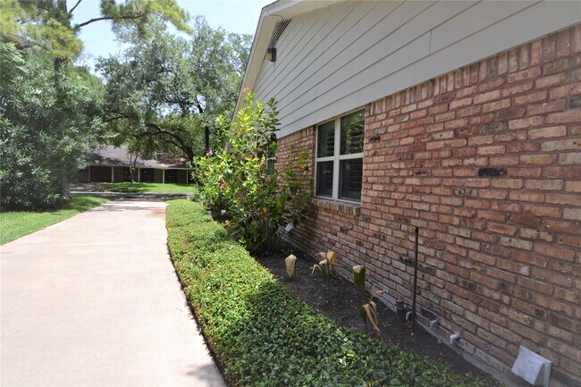 Building Photo - 4911 Wigton Dr