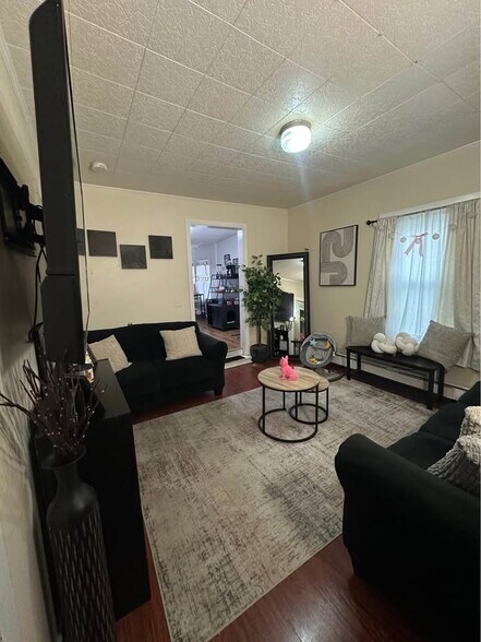 Building Photo - 2 Prospect St