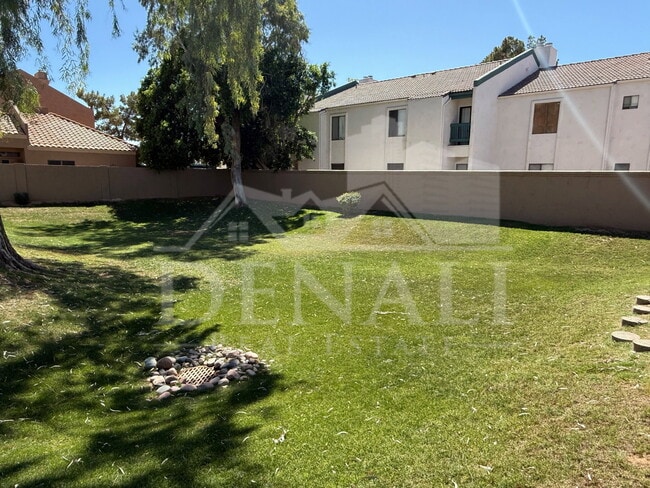 Building Photo - 2073 N Sunset Dr