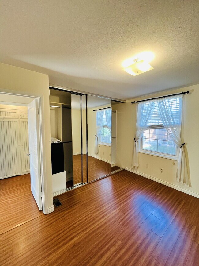 Building Photo - $3,300 - 2 Bed / 1 Bath House in Crest - Ready for Move in!