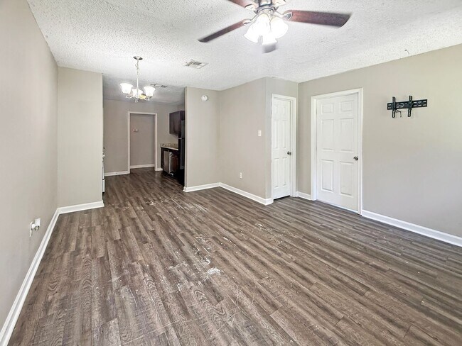 Building Photo - 9648 El Scott Ave