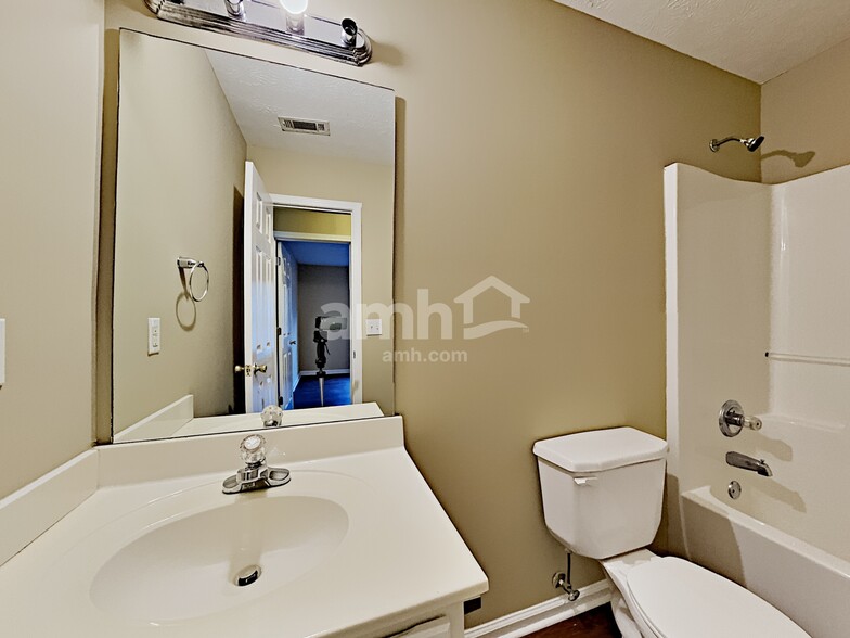 Building Photo - 5135 Thorin Oak Cir