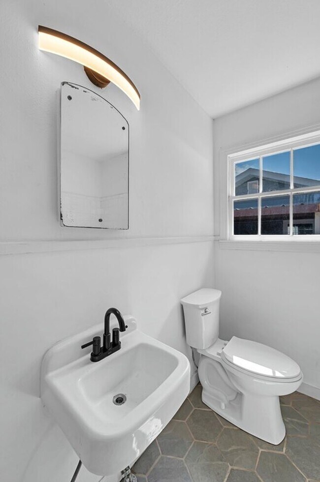 Building Photo - Charming 2BD 1BA Home in Waco - Available in April!