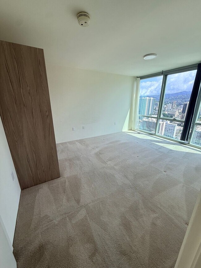 Building Photo - Prime Location- Kapiolani Residence 43d floor- Great views!