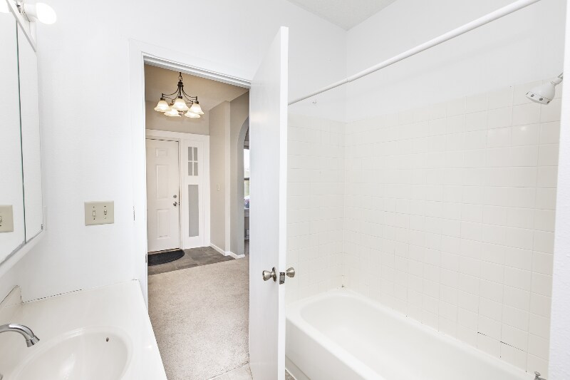 Building Photo - 344 6th Ave S