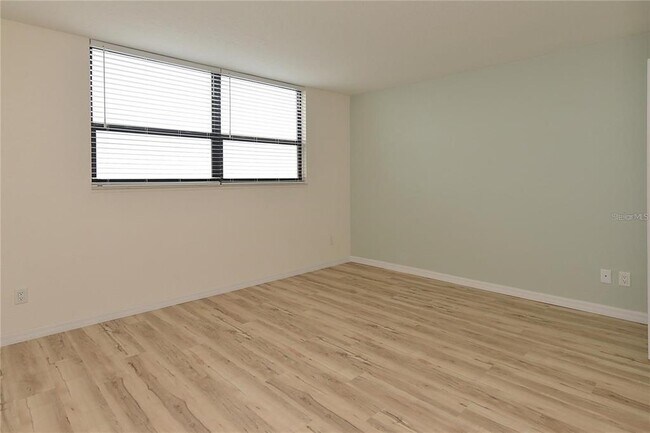 Building Photo - 300 Woodette Dr