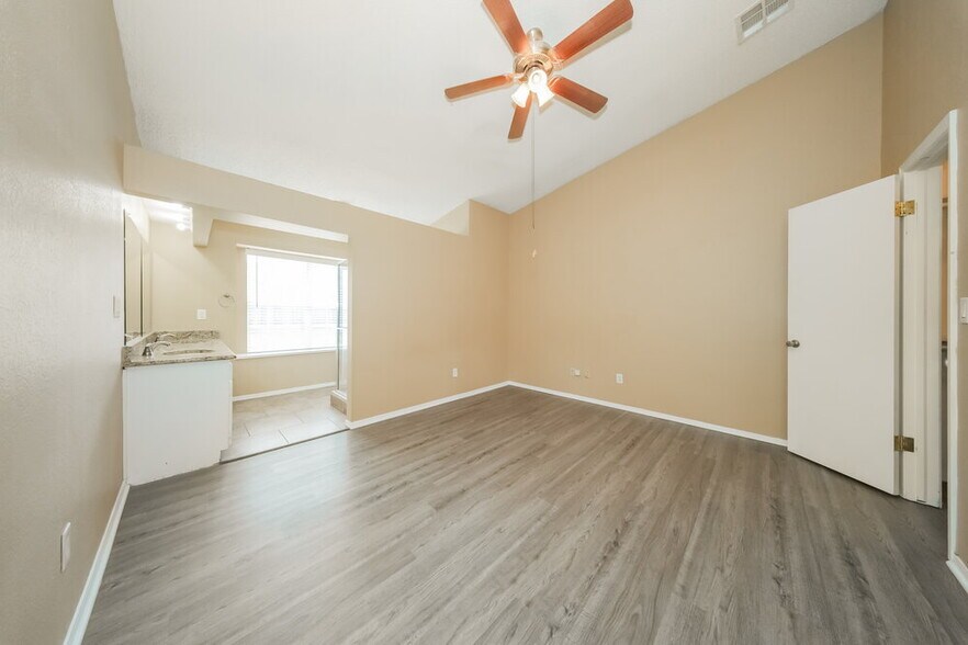 Building Photo - 616 Stoneridge Dr