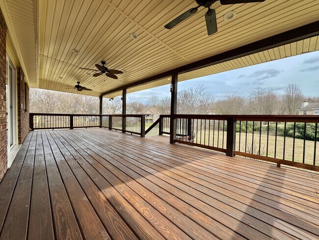 Building Photo - 3 Bed, 2 Bath Home w/ Garage