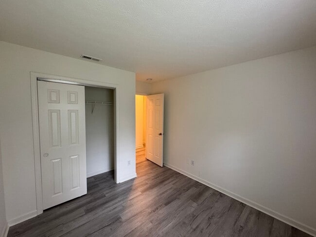 Building Photo - 1176 N Aberdeen Dr