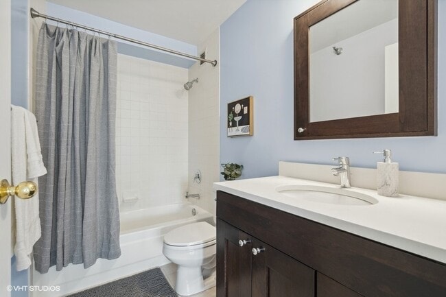 Building Photo - 1250 N Dearborn St