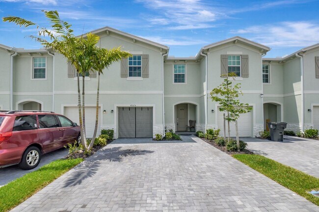 Building Photo - 4375 Hammock Grove Dr