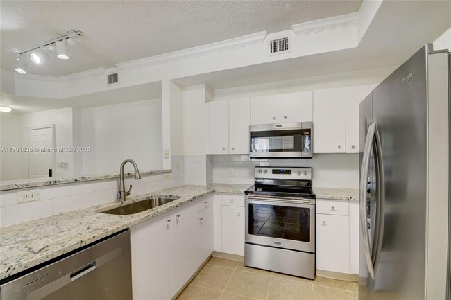 Building Photo - 1805 N Flagler Dr