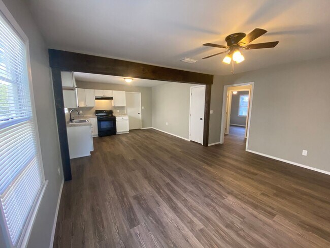 Building Photo - For Sale with Owner Financing!