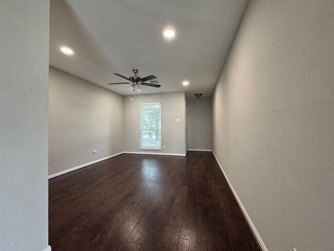 Building Photo - 5518 Viking Dr