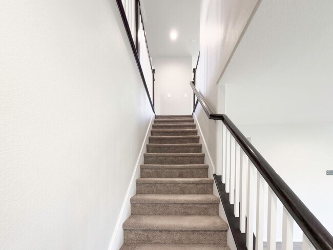 Building Photo - Beautiful 2 Story 5 Bedroom SOLAR Home + L...