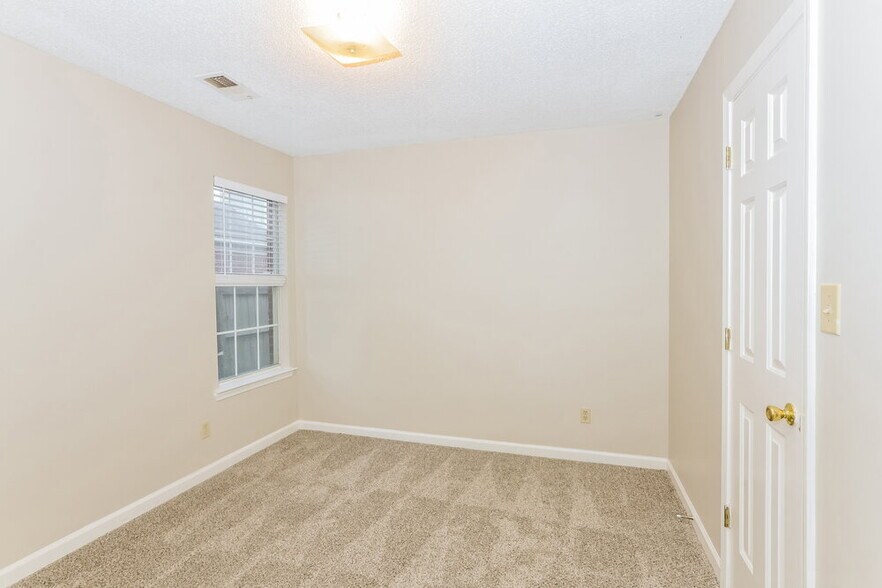 Building Photo - 1030 Jessica Lauren Dr