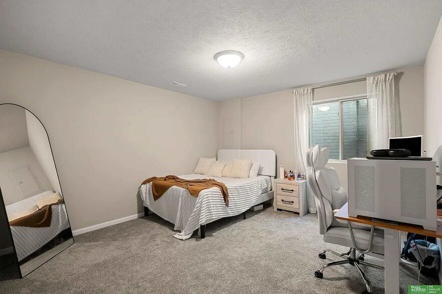 Building Photo - 21051 Polk St