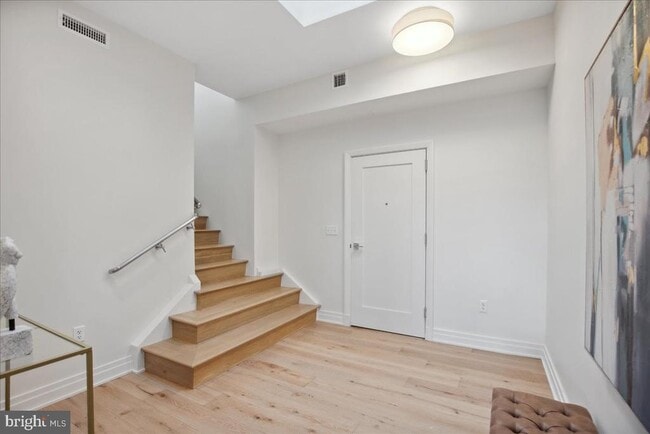 Building Photo - 923 V St NW