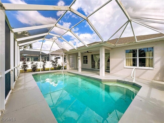 Building Photo - 4930 SW 25th Ct