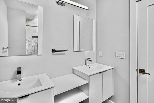 Building Photo - Brand New Luxury Apartments