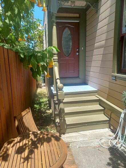 Front Door - 924 Virginia St