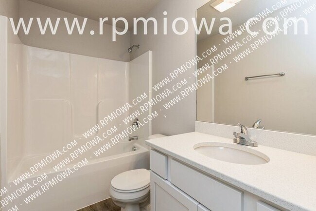 Building Photo - AWESOME LOCATION!! 3 Bedroom, 2.5 Bathroom...