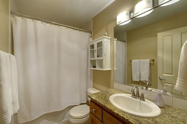 Building Photo - 2Bd/1Ba Seattle Condo